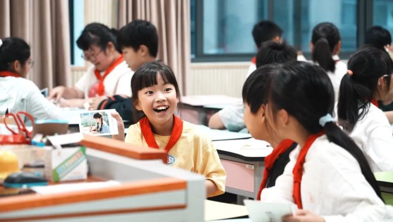 AI赋能职业启蒙:动漫色情网创新思政课走进小学课堂